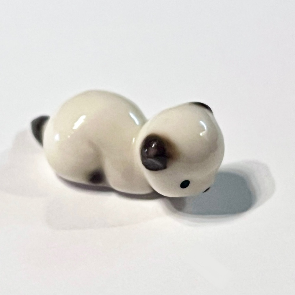 VINTAGE 70’s Mini Bug House White and Brown Cat/Kitten Laying Figurine, 1" NEW - Picture 4 of 8